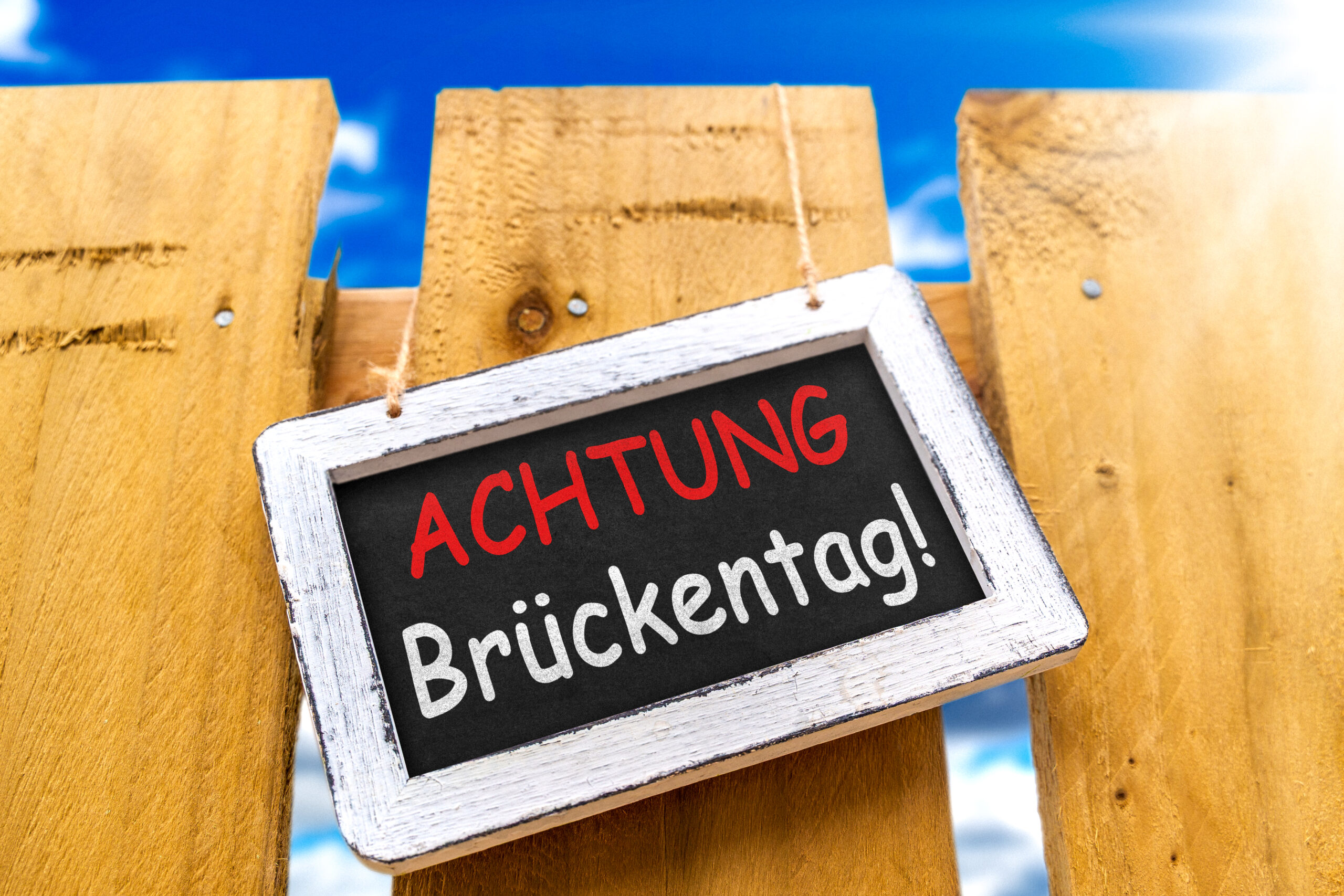 achtung brueckentag scaled