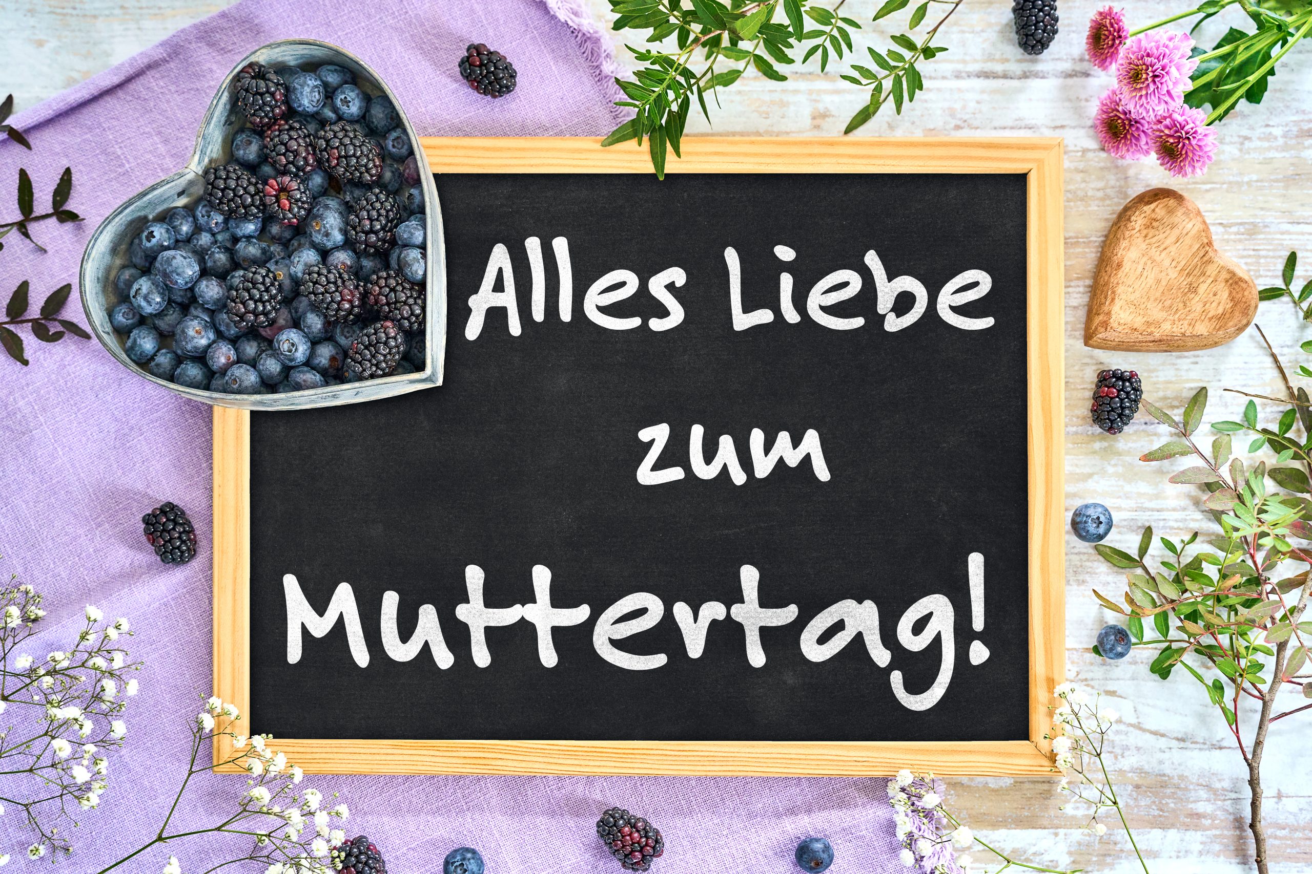 alles liebe zum muttertag! gruß auf einer tafel