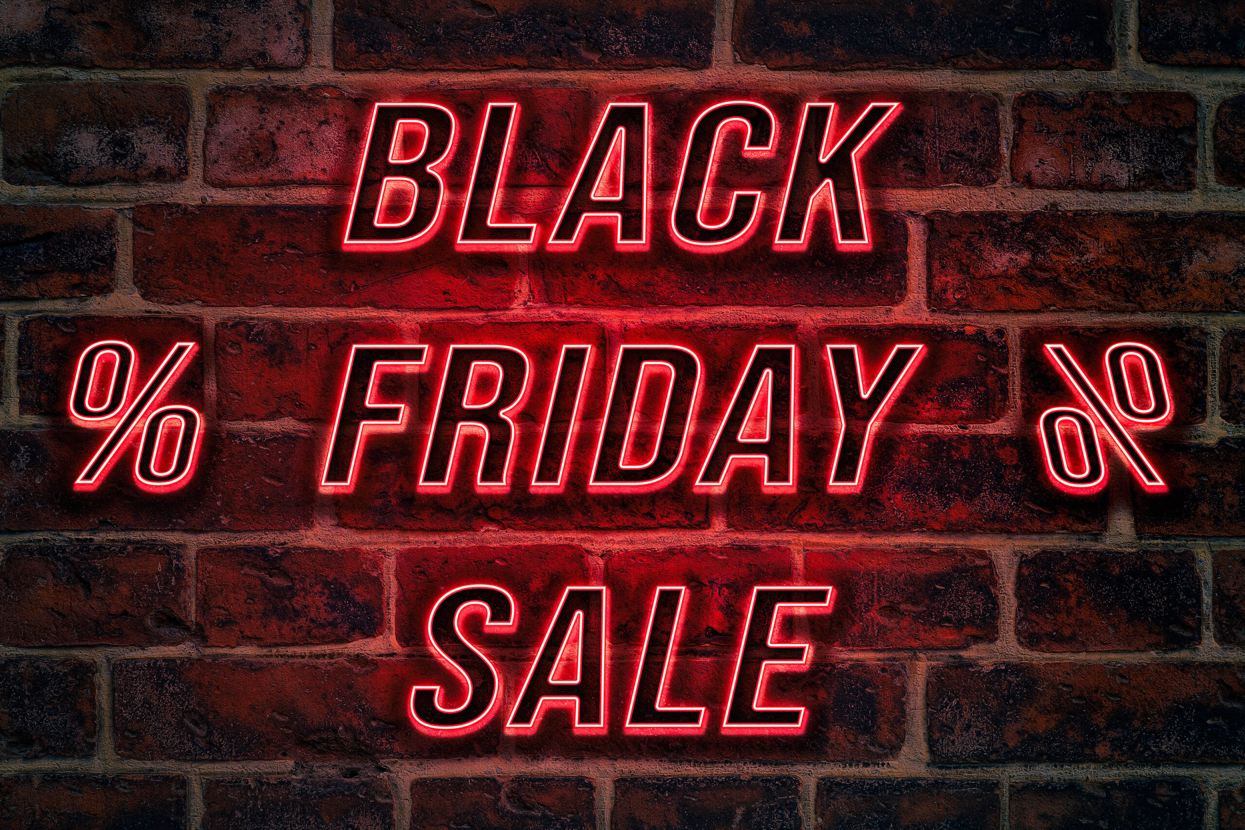 BLACK FRIDAY BILDER BLACK FRIDAY SCHRIFTZUG – LEUCHTENDER TEXT BLACK FRIDAY SALE IN ROTEN NEONBUCHSTABEN AUF BACKSTEINWAND black friday schriftzug – leuchtender text black friday sale in roten neonbuchstaben auf backsteinwand