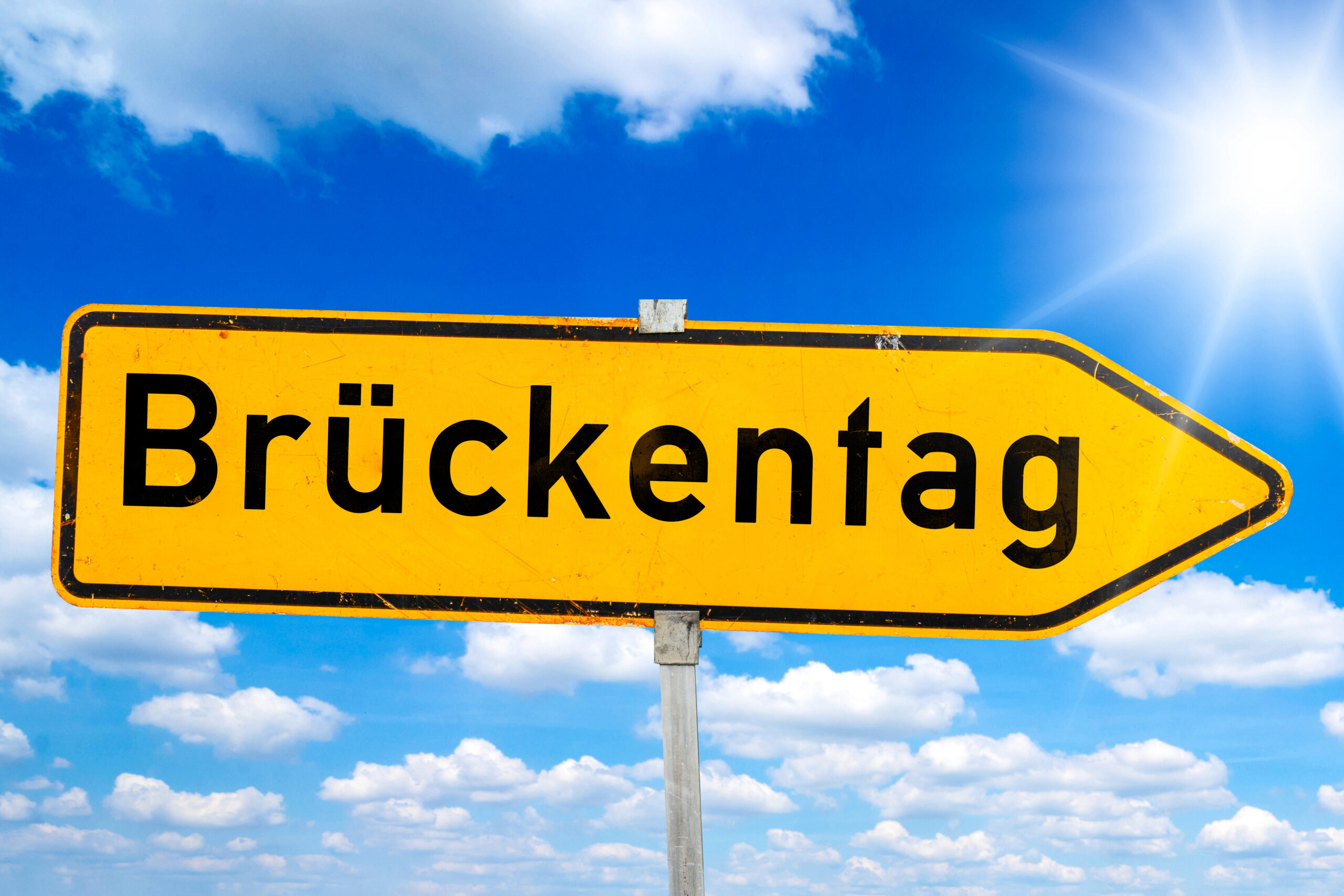 brueckentag schild 1 scaled