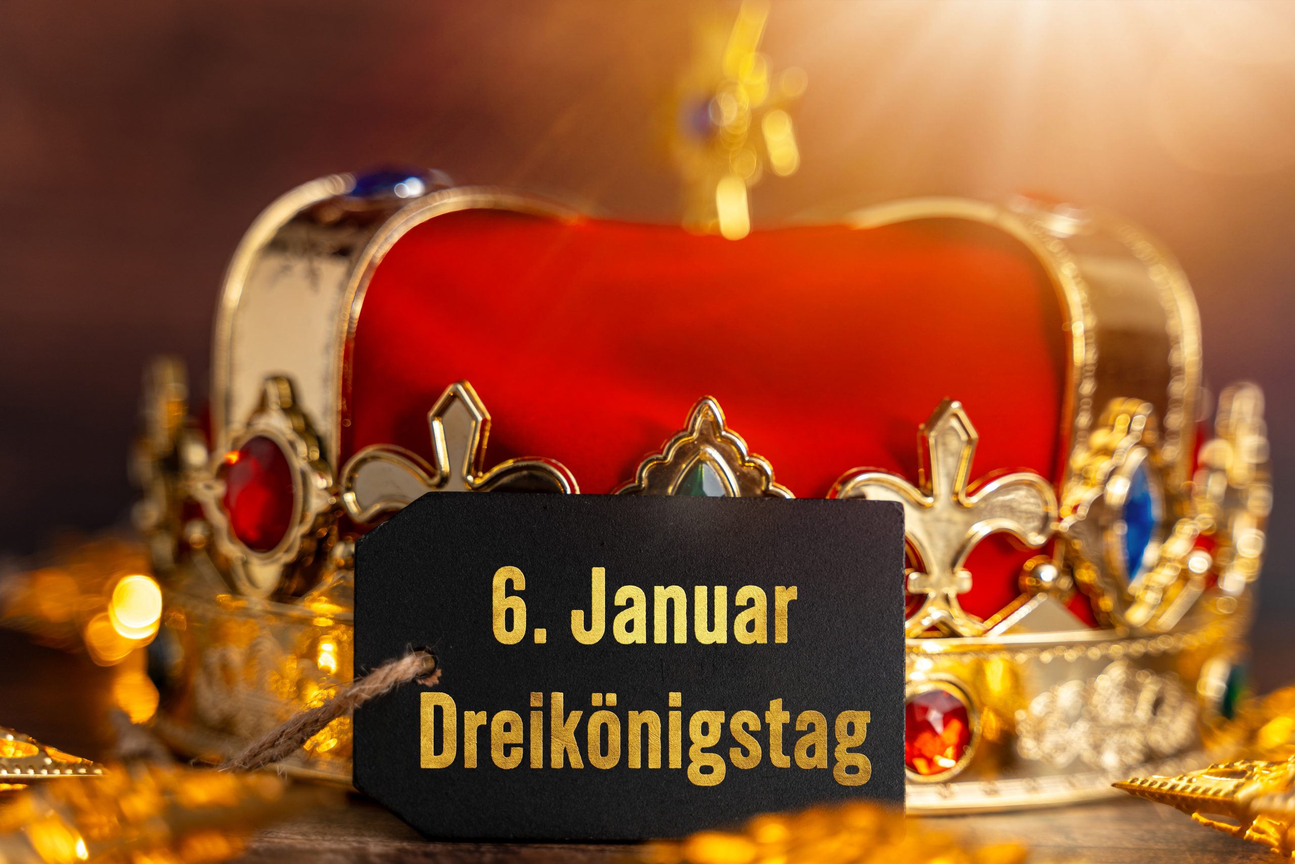 6. januar dreikönigstag und prunkvoller krone