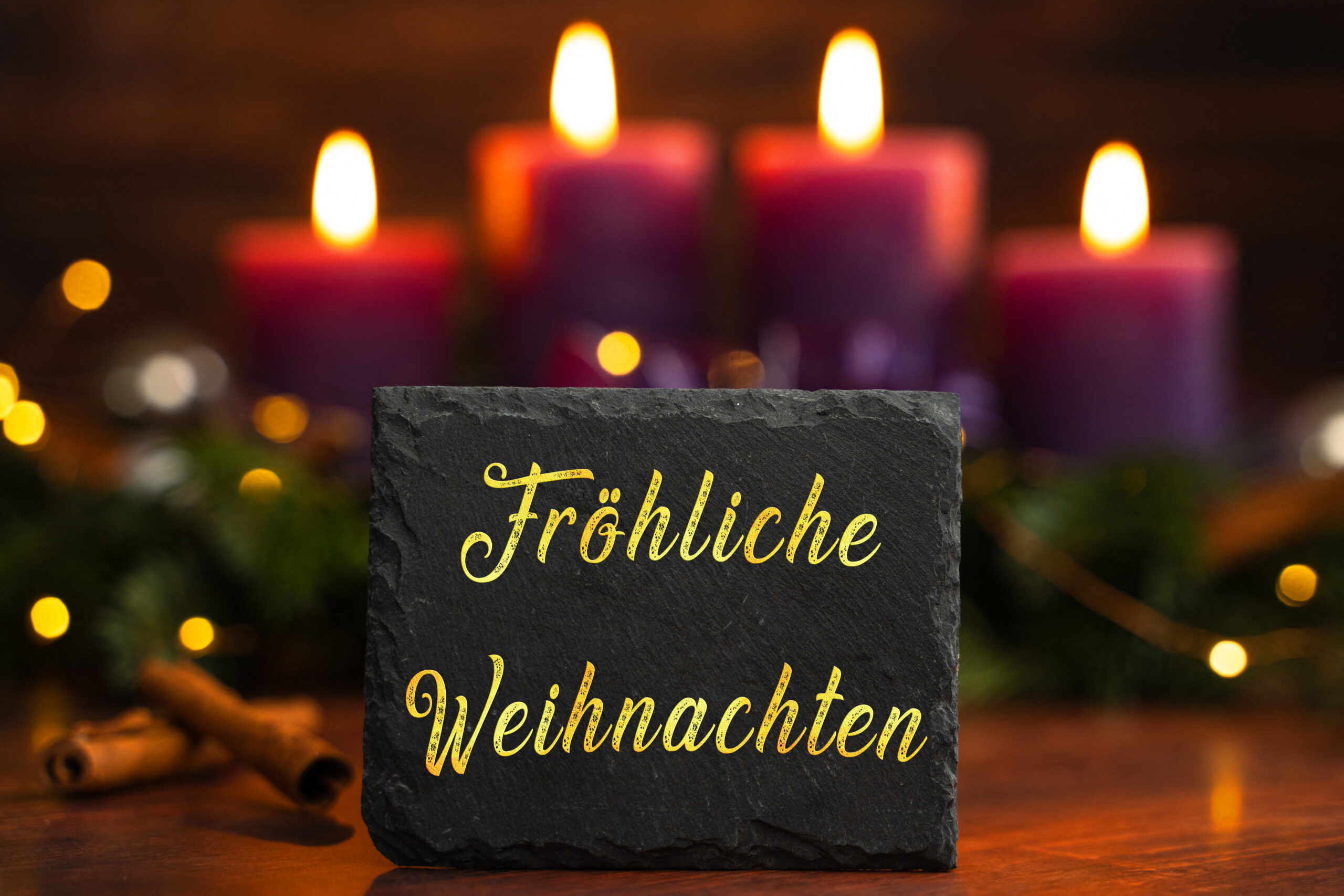 froehliche weihnachten gruss mit kerzen 1 scaled