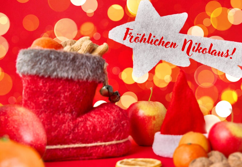 Fröhlichen Nikolaus – fröhlicher Nikolausgruß mit rotem Nikolausstiefel, Äpfeln und festlichem Schriftzug