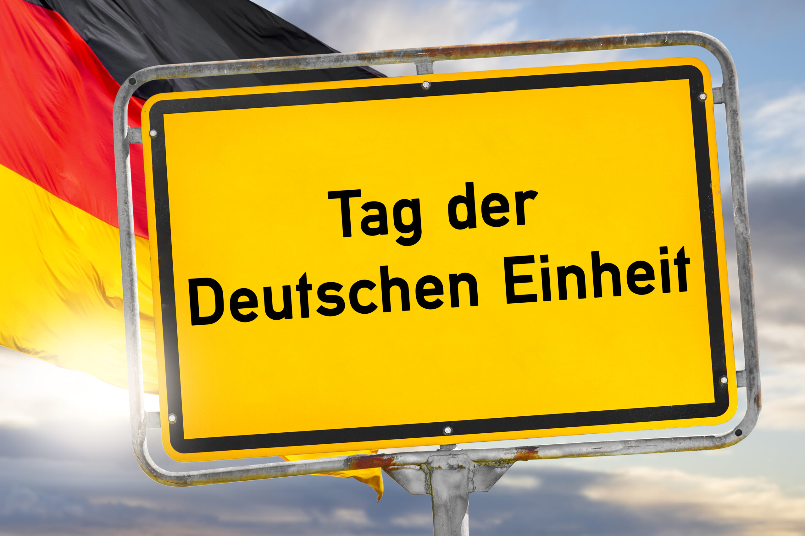 TAG DER DEUTSCHEN EINHEIT tag der deutschen einheit schild mit deutscher flagge scaled