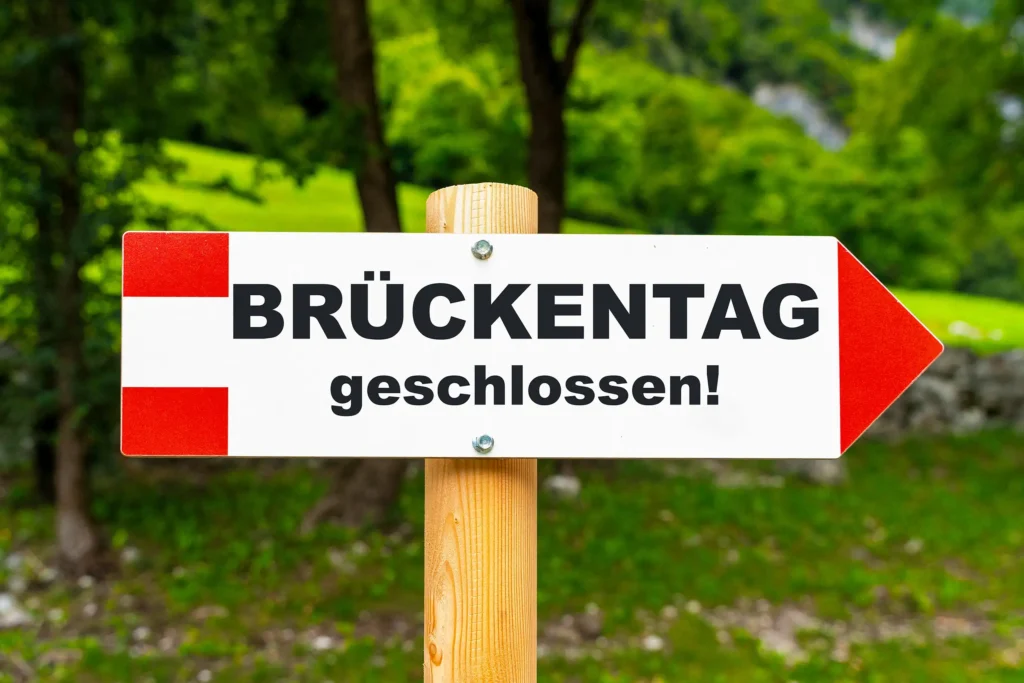 Brückentag geschlossen! Schild