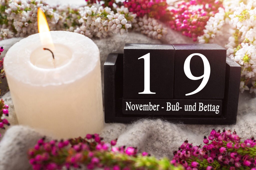 Buß- und Bettag 2025 am 19. November – Gedenktag mit Kerze und Kalender