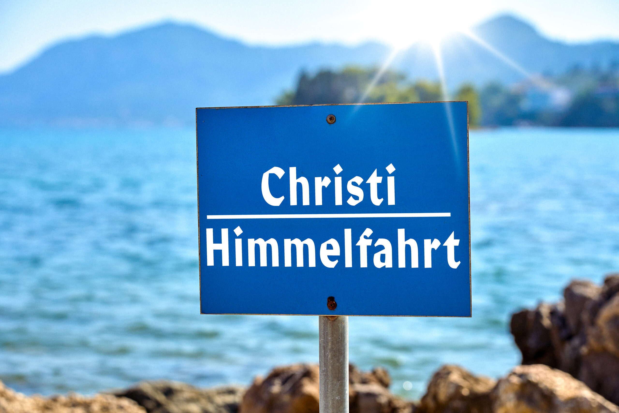 CHRISTI HIMMELFAHRT BILDER christi himmelfahrt feiertag schild 2 scaled