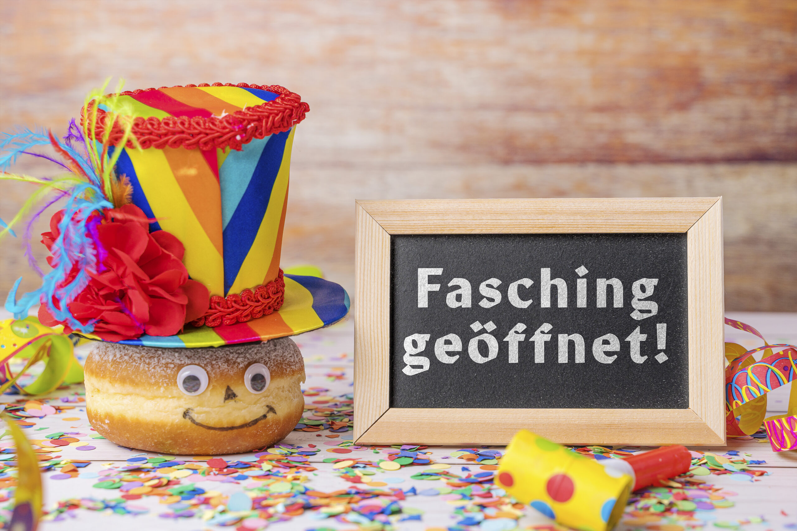 fasching geoeffnet schild 2 scaled