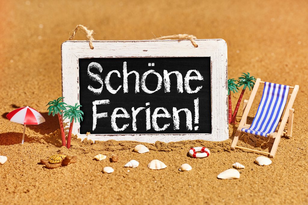 schöne ferien! schriftzug schöne ferien, auf einem schild