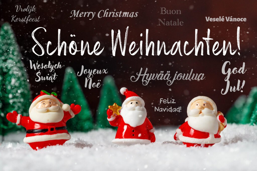 Schöne Weihnachten – mehrsprachiges Weihnachtsbild mit Weihnachtsmännern im Schnee und festlicher Stimmung