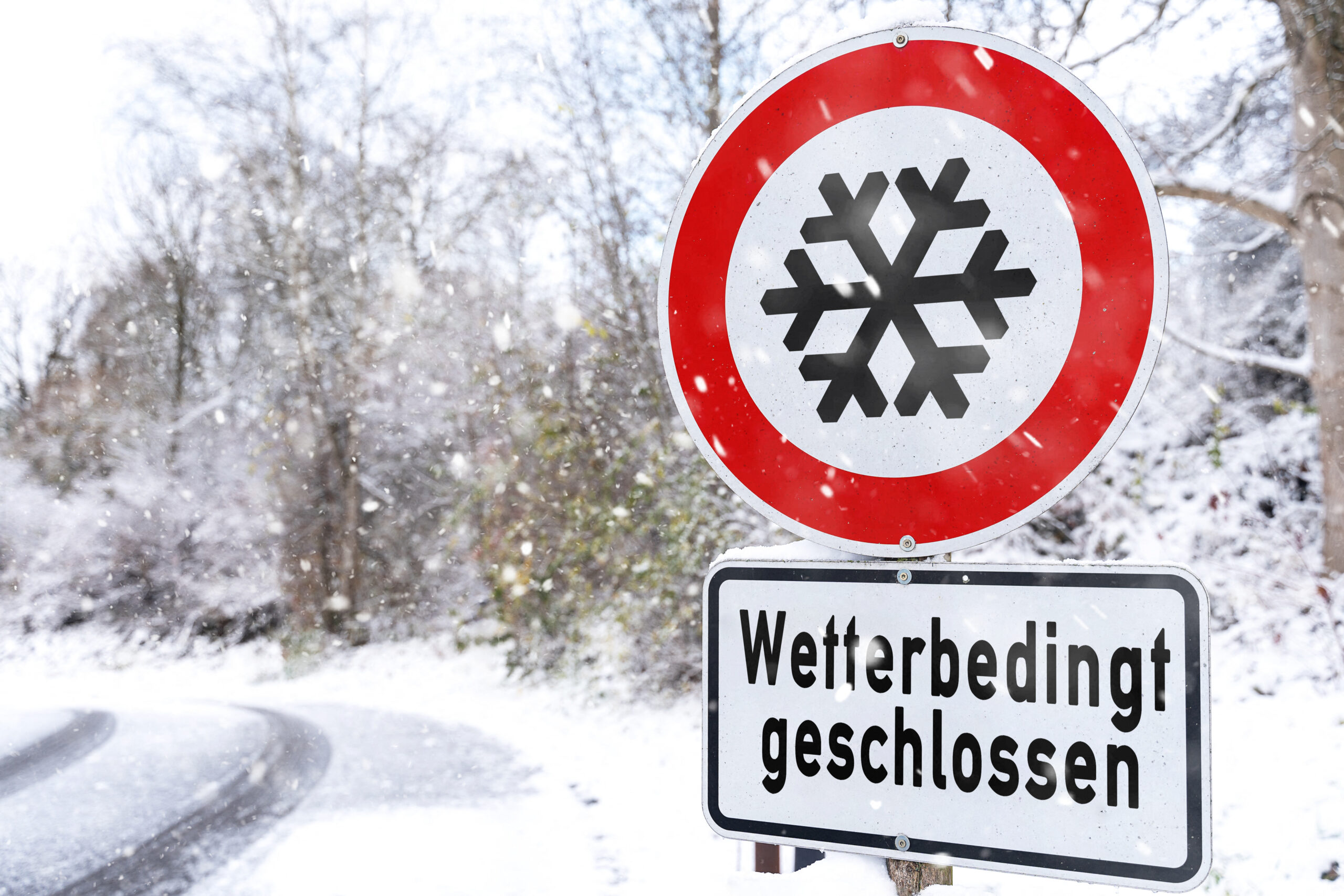 ÖFFNUNGSZEITEN BILDER wetterbedingt geschlossen scaled